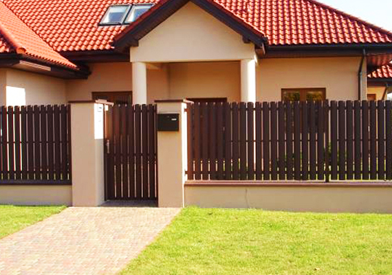 Забор из древесно-полимерного композита долговечный вариант ограждения Вашего дома